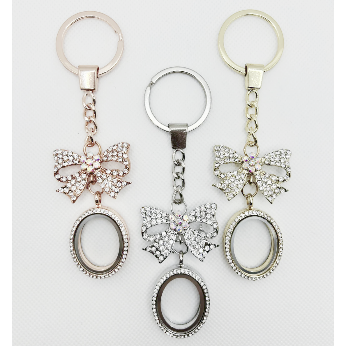 Floating Memories Medaillon, Floating Charms, Schlüsselanhänger Floating Medaillon, Hochzeitsmedaillon, Floating Memorys, Strass Medaillon, Hochzeit Charmes, besonderes Geschenk, Erinnerung, persönliches Schmuckstück, schwebende Kette, schwebendes Medaillon, Hochzeit, Hochzeits-Villa, Hochzeitsgeschenk, Hochzeitsschmuck, Wedding Charms, Geschenk, Geburtstagsgeschenk, Hochzeitstag, Muttertag, Geschenk für sie, Kristall Medaillon, Hochzeitsbrosche