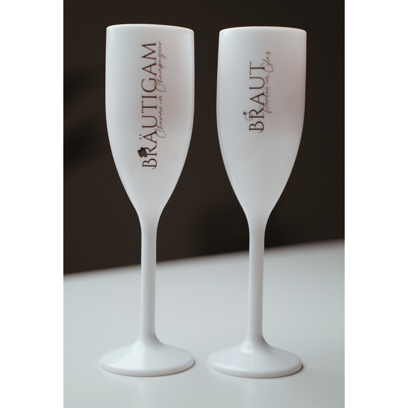 Sektglas, Hochzeitsgeschenk, Sektflöte, Sektkelch, personalisiertes Sektglas, Mehrweg Glas, Bruchsicheres Sektglas, Champagnerglas, Stielglas, Hochzeitsgläser, Weiße Sektgläser, bedruckte Gläser, JGA Gläser, Partygläser, Strand, Junggesellinnenabschied, Hochzeit, Geburtstag, Geeschenk für Brautpaare, Outdoorgläser, Gläser mit Namen, Hochzeits Villa,Kunststoff Sektglas, Gastgeschenk