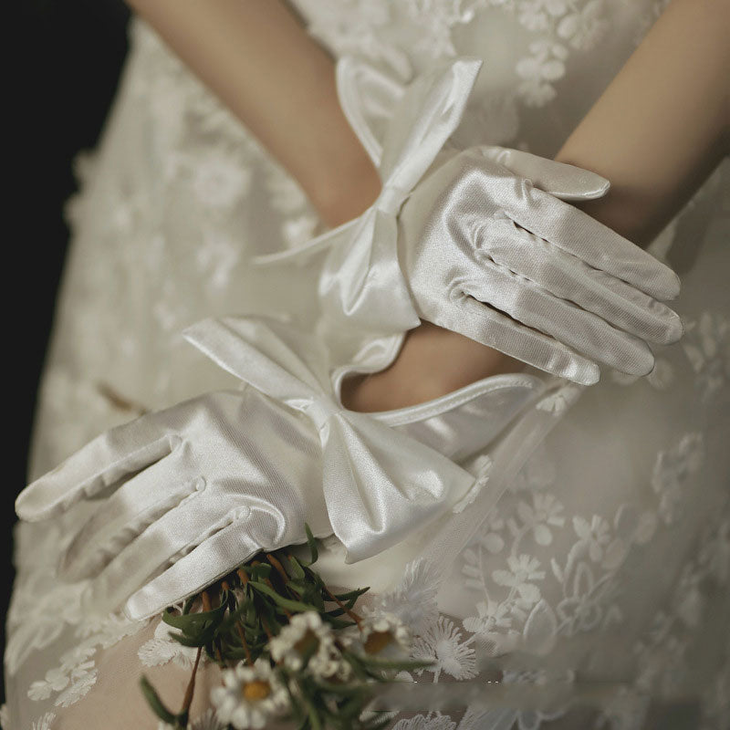 Brauthandschuhe, Brautkleid Accessoires, Hochzeits-Villa, Brautaccessoire, Hochzeitsaccessoire, Braut, Hochzeit, das gewisse etwas,  Handschuhe, Perlen, Vintage, Vintage Hochzeit, weiß, Satin Handschuhe