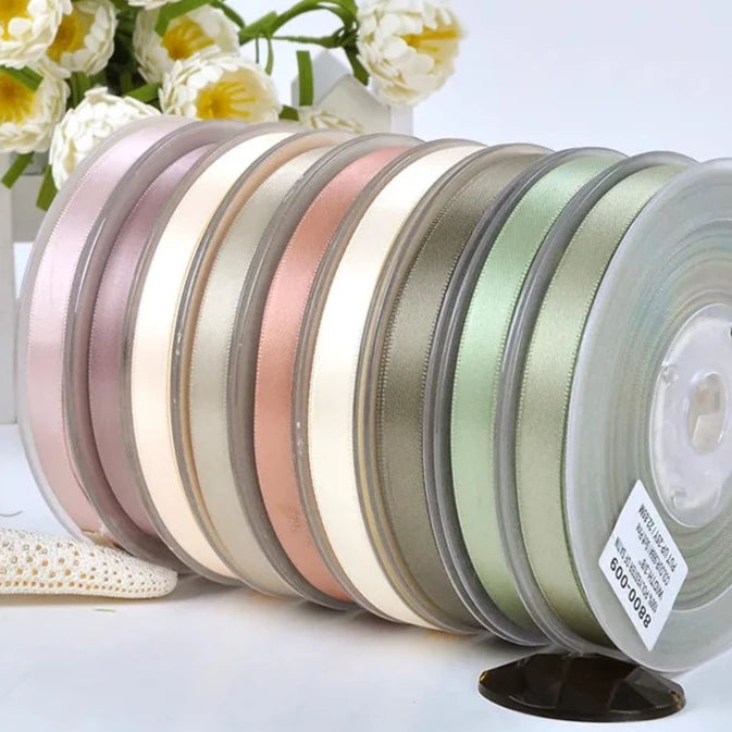 Satin, Band, Satinband, Schleife, Geschenkverpackung, Seidenband, Geschenkband, Hochzeitsschleife, Verpackung, dünnes Band,  Schleifenband, Dekoband, Einladung Hochzeit, Hochzeitseinladung, Hochzeit Papeterie,