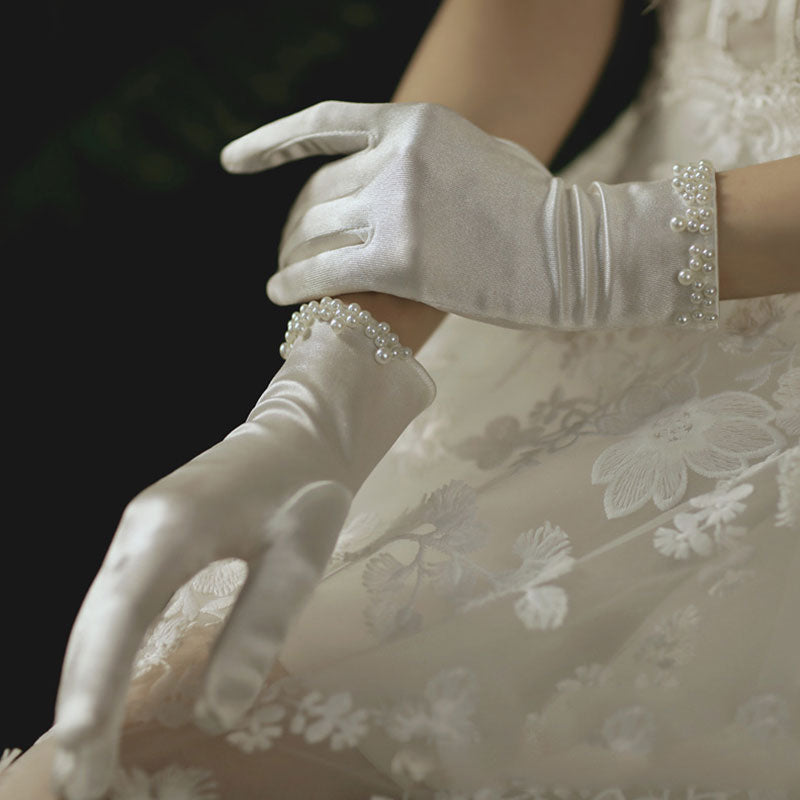 Brauthandschuhe, Brautkleid Accessoires, Hochzeits-Villa, Brautaccessoire, Hochzeitsaccessoire, Braut, Hochzeit, das gewisse etwas,  Handschuhe, Perlen, Vintage, Vintage Hochzeit, weiß, Satin Handschuhe