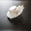 Brauthut, Brautkleid Accessoires, Hochzeits-Villa, Brautaccessoire, Hochzeitsaccessoire, Braut, Hochzeit, das gewisse etwas,  Vintage, Vintage Hochzeit, elegante Braut, alternative zum Schleier, Hut mit schleife, weißer Hut, schwarzer Hut, schwarze Brautaccessoires