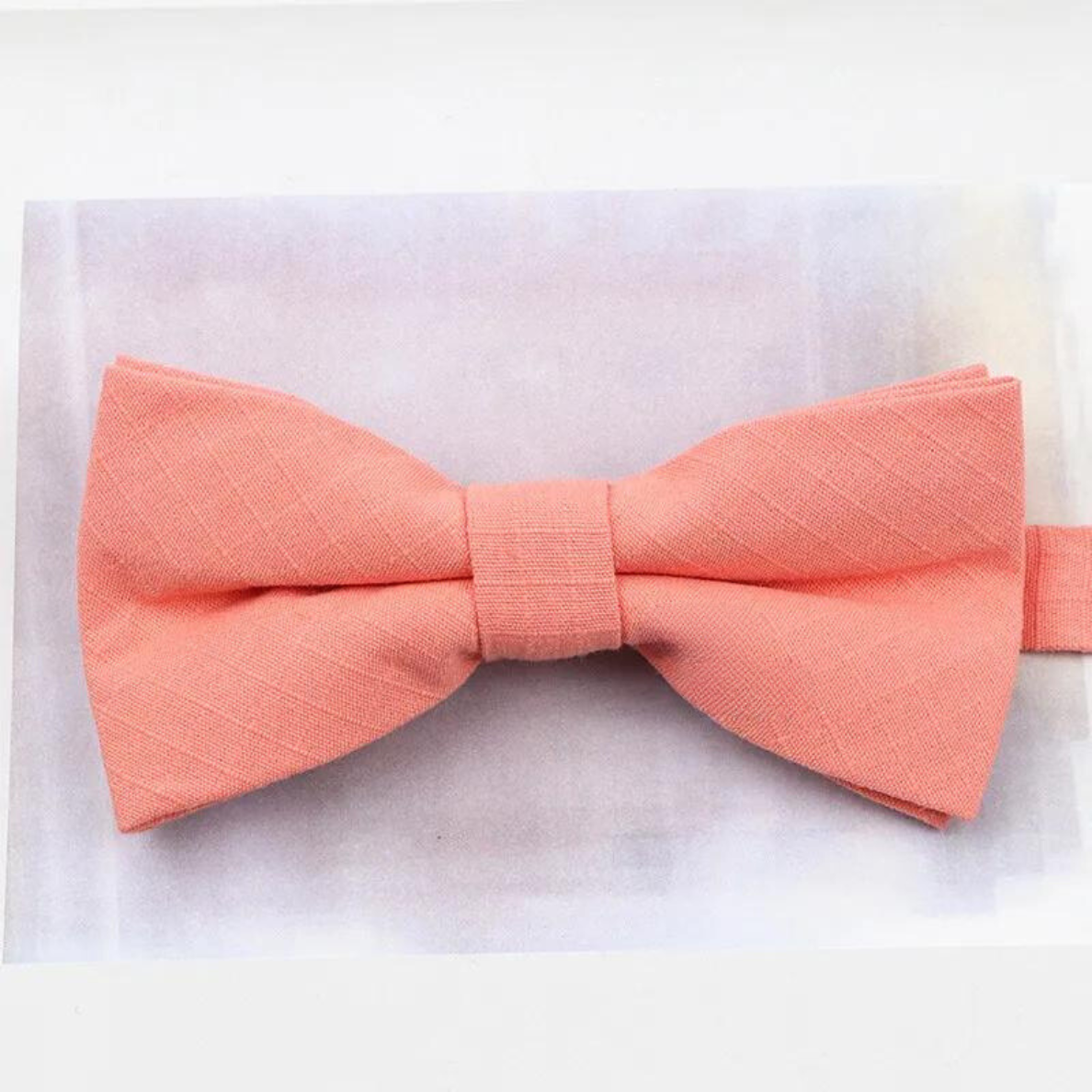 Hochzeits outfit, Bräutigam outfit, Partnerlook Hochzeit, Hochzeit, Hochzeits-Villa, Bräutigam Accessoires, Accessoires für Ihn, Fliegen, Farbenfrohe Hochzeit, Outfit für ihn, Hochzeitsgast Outfit für ihn, Fliegen aus Baumwolle, Accessoires die zusammenpassen, passende Accessoires für ihn, Bunte Hochzeit, Krawattenfliegen, Vater Sohn Outfit, Vater und Sohn Partnerlook