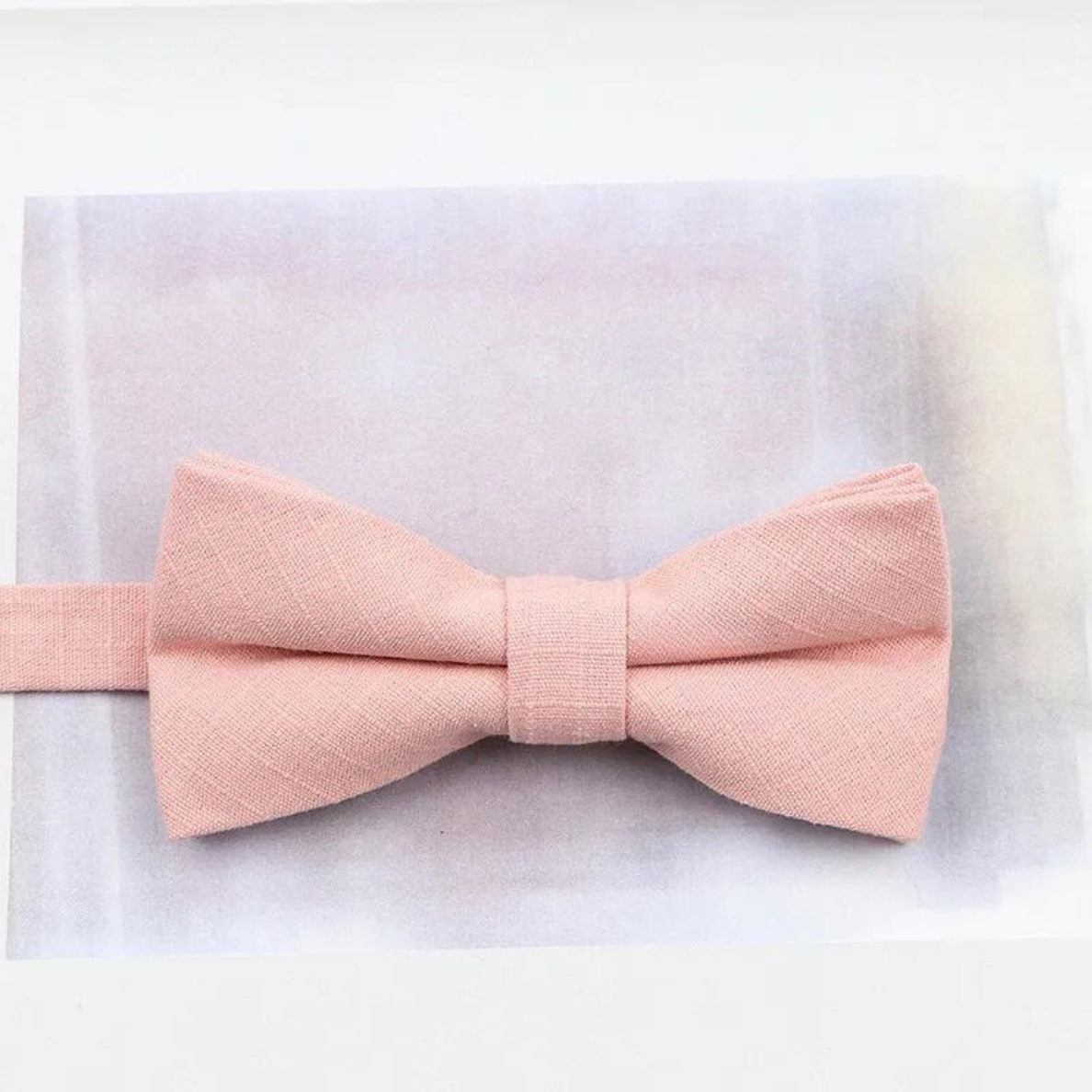 Hochzeits outfit, Bräutigam outfit, Partnerlook Hochzeit, Hochzeit, Hochzeits-Villa, Bräutigam Accessoires, Accessoires für Ihn, Fliegen, Farbenfrohe Hochzeit, Outfit für ihn, Hochzeitsgast Outfit für ihn, Fliegen aus Baumwolle, Accessoires die zusammenpassen, passende Accessoires für ihn, Bunte Hochzeit, Krawattenfliegen, Vater Sohn Outfit, Vater und Sohn Partnerlook