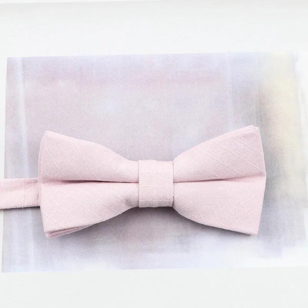 Hochzeits outfit, Bräutigam outfit, Partnerlook Hochzeit, Hochzeit, Hochzeits-Villa, Bräutigam Accessoires, Accessoires für Ihn, Fliegen, Farbenfrohe Hochzeit, Outfit für ihn, Hochzeitsgast Outfit für ihn, Fliegen aus Baumwolle, Accessoires die zusammenpassen, passende Accessoires für ihn, Bunte Hochzeit, Krawattenfliegen, Vater Sohn Outfit, Vater und Sohn Partnerlook