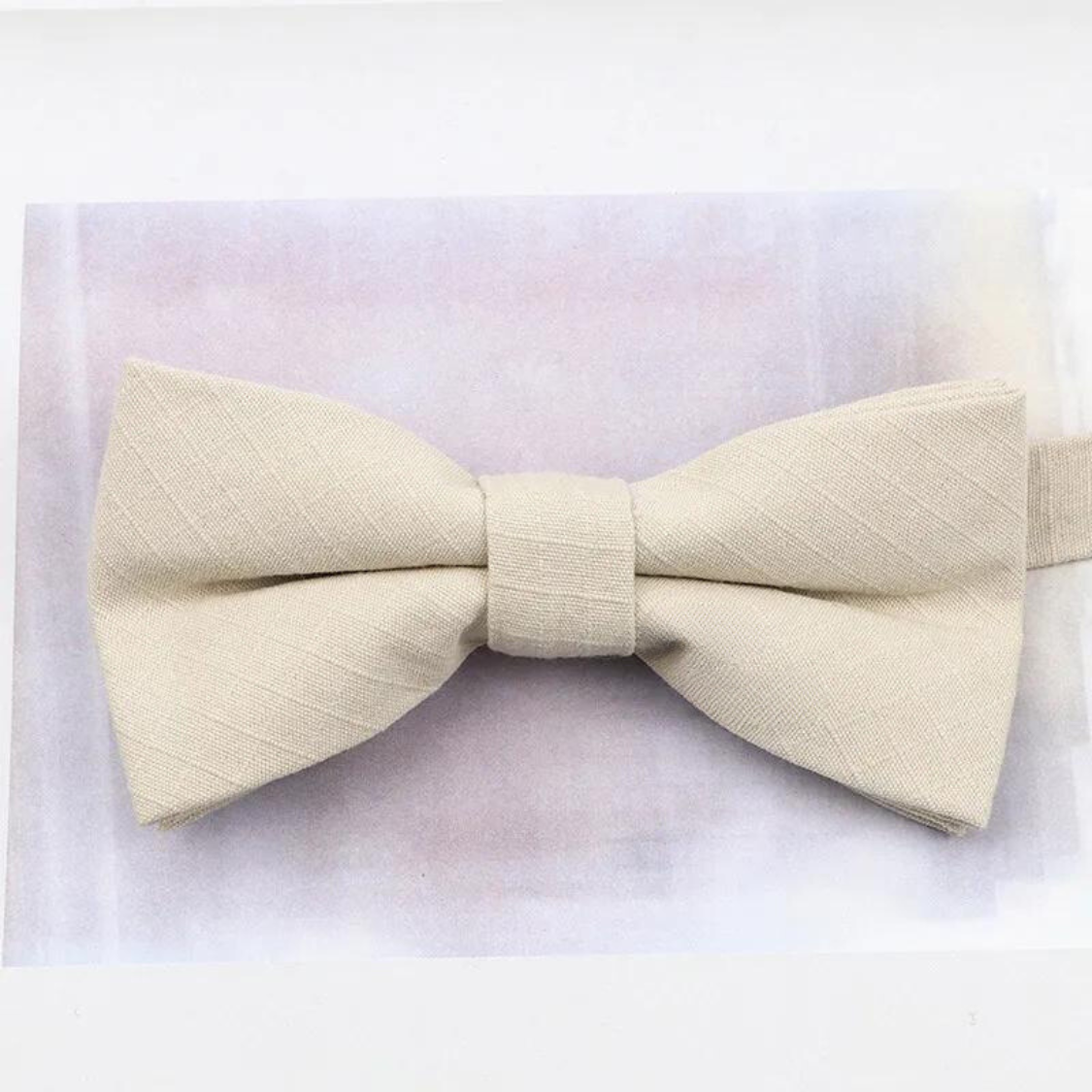 Hochzeits outfit, Bräutigam outfit, Partnerlook Hochzeit, Hochzeit, Hochzeits-Villa, Bräutigam Accessoires, Accessoires für Ihn, Fliegen, Farbenfrohe Hochzeit, Outfit für ihn, Hochzeitsgast Outfit für ihn, Fliegen aus Baumwolle, Accessoires die zusammenpassen, passende Accessoires für ihn, Bunte Hochzeit, Krawattenfliegen, Vater Sohn Outfit, Vater und Sohn Partnerlook