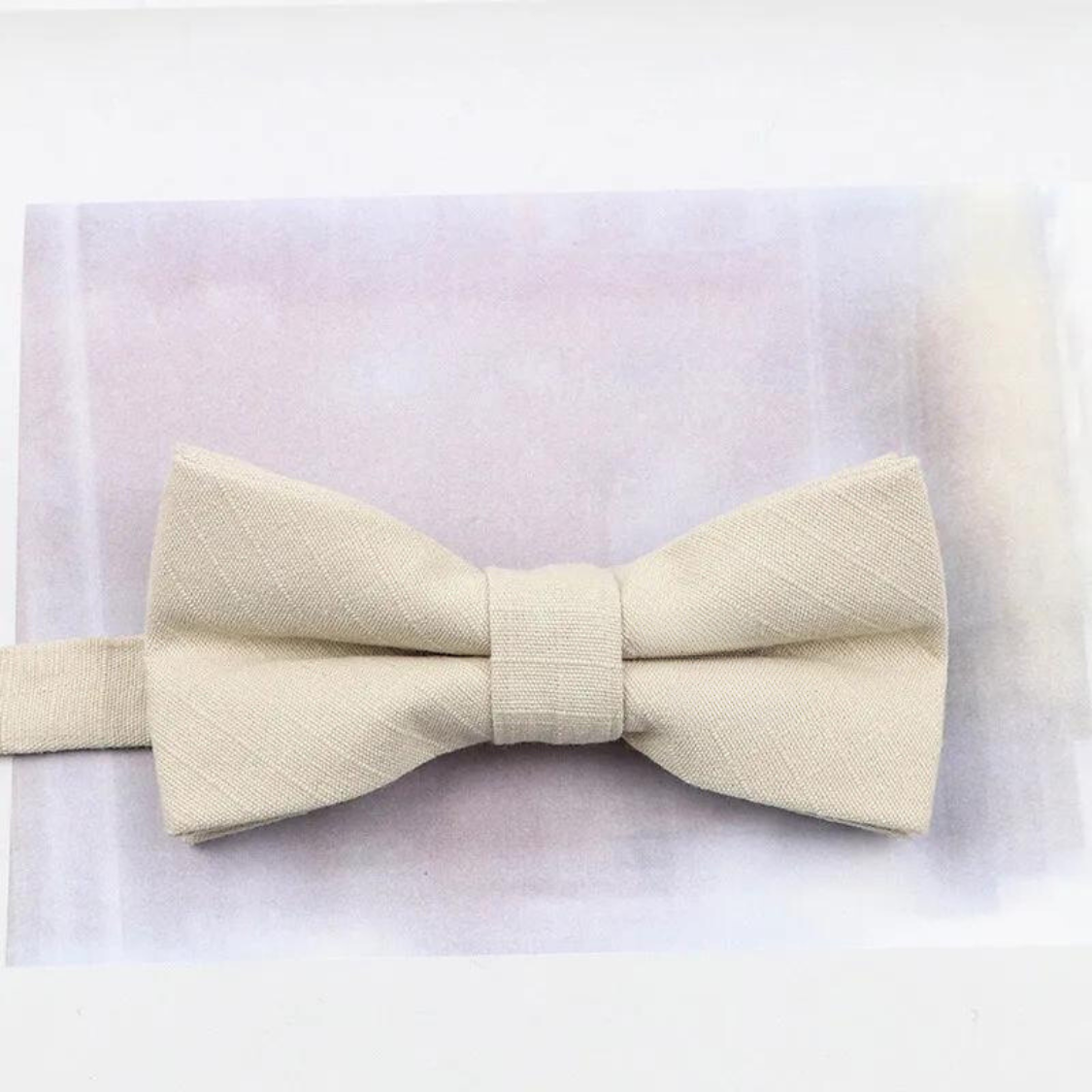 Hochzeits outfit, Bräutigam outfit, Partnerlook Hochzeit, Hochzeit, Hochzeits-Villa, Bräutigam Accessoires, Accessoires für Ihn, Fliegen, Farbenfrohe Hochzeit, Outfit für ihn, Hochzeitsgast Outfit für ihn, Fliegen aus Baumwolle, Accessoires die zusammenpassen, passende Accessoires für ihn, Bunte Hochzeit, Krawattenfliegen, Vater Sohn Outfit, Vater und Sohn Partnerlook