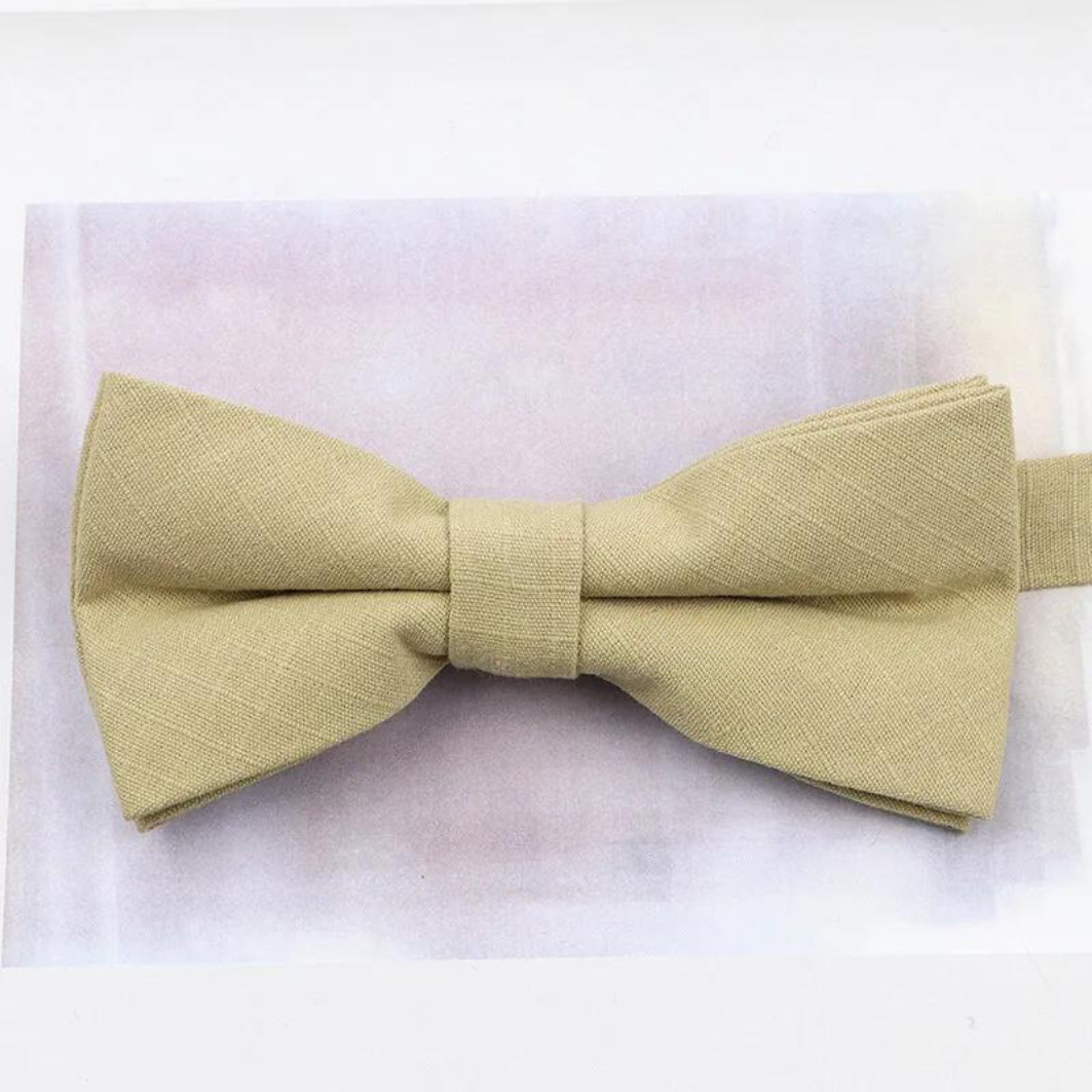 Hochzeits outfit, Bräutigam outfit, Partnerlook Hochzeit, Hochzeit, Hochzeits-Villa, Bräutigam Accessoires, Accessoires für Ihn, Fliegen, Farbenfrohe Hochzeit, Outfit für ihn, Hochzeitsgast Outfit für ihn, Fliegen aus Baumwolle, Accessoires die zusammenpassen, passende Accessoires für ihn, Bunte Hochzeit, Krawattenfliegen, Vater Sohn Outfit, Vater und Sohn Partnerlook