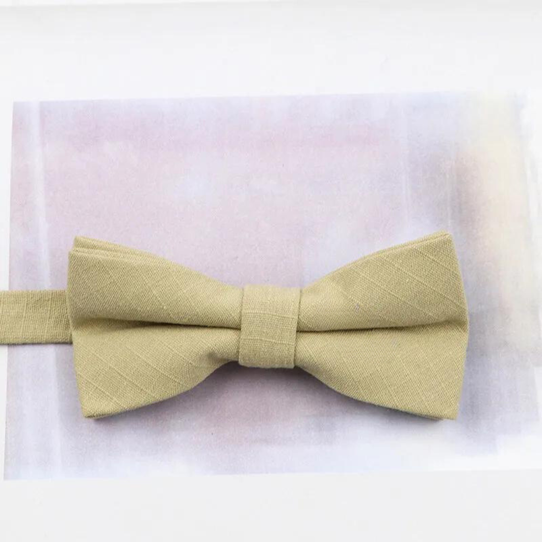 Hochzeits outfit, Bräutigam outfit, Partnerlook Hochzeit, Hochzeit, Hochzeits-Villa, Bräutigam Accessoires, Accessoires für Ihn, Fliegen, Farbenfrohe Hochzeit, Outfit für ihn, Hochzeitsgast Outfit für ihn, Fliegen aus Baumwolle, Accessoires die zusammenpassen, passende Accessoires für ihn, Bunte Hochzeit, Krawattenfliegen, Vater Sohn Outfit, Vater und Sohn Partnerlook