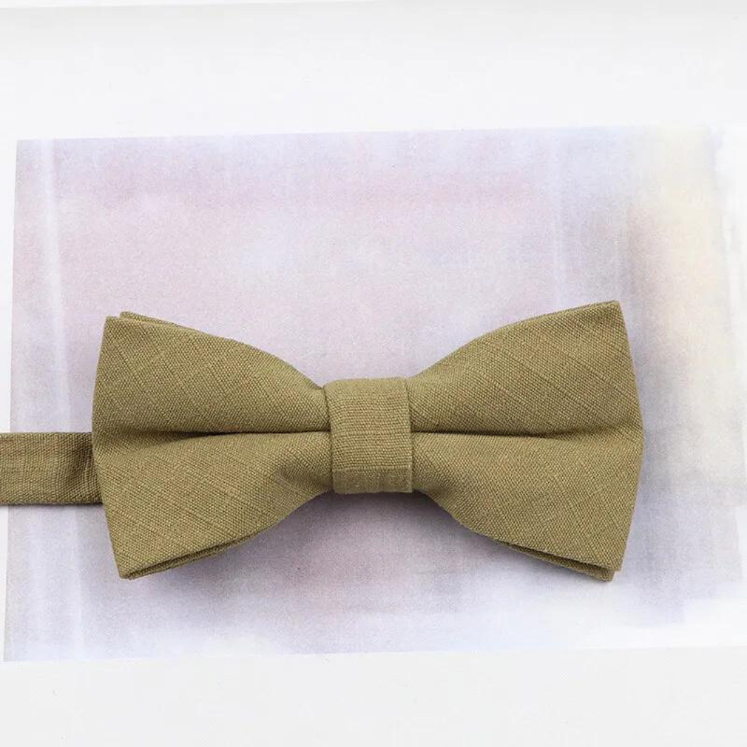Hochzeits outfit, Bräutigam outfit, Partnerlook Hochzeit, Hochzeit, Hochzeits-Villa, Bräutigam Accessoires, Accessoires für Ihn, Fliegen, Farbenfrohe Hochzeit, Outfit für ihn, Hochzeitsgast Outfit für ihn, Fliegen aus Baumwolle, Accessoires die zusammenpassen, passende Accessoires für ihn, Bunte Hochzeit, Krawattenfliegen, Vater Sohn Outfit, Vater und Sohn Partnerlook