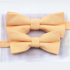 Hochzeits outfit, Bräutigam outfit, Partnerlook Hochzeit, Hochzeit, Hochzeits-Villa, Bräutigam Accessoires, Accessoires für Ihn, Fliegen, Farbenfrohe Hochzeit, Outfit für ihn, Hochzeitsgast Outfit für ihn, Fliegen aus Baumwolle, Accessoires die zusammenpassen, passende Accessoires für ihn, Bunte Hochzeit, Krawattenfliegen, Vater Sohn Outfit, Vater und Sohn Partnerlook