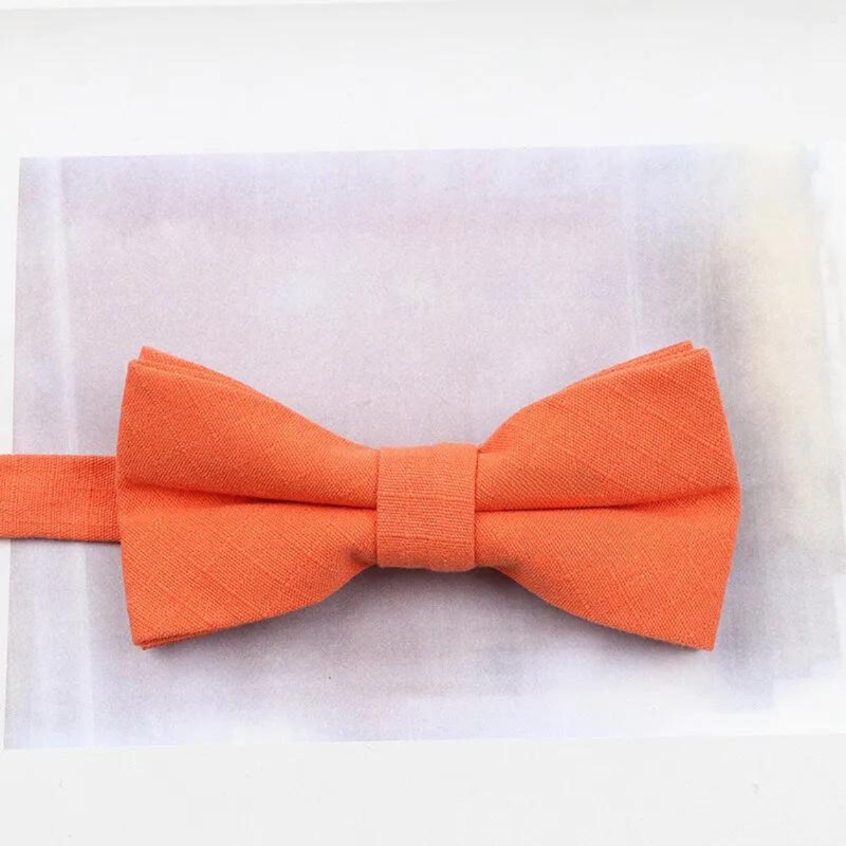 Hochzeits outfit, Bräutigam outfit, Partnerlook Hochzeit, Hochzeit, Hochzeits-Villa, Bräutigam Accessoires, Accessoires für Ihn, Fliegen, Farbenfrohe Hochzeit, Outfit für ihn, Hochzeitsgast Outfit für ihn, Fliegen aus Baumwolle, Accessoires die zusammenpassen, passende Accessoires für ihn, Bunte Hochzeit, Krawattenfliegen, Vater Sohn Outfit, Vater und Sohn Partnerlook