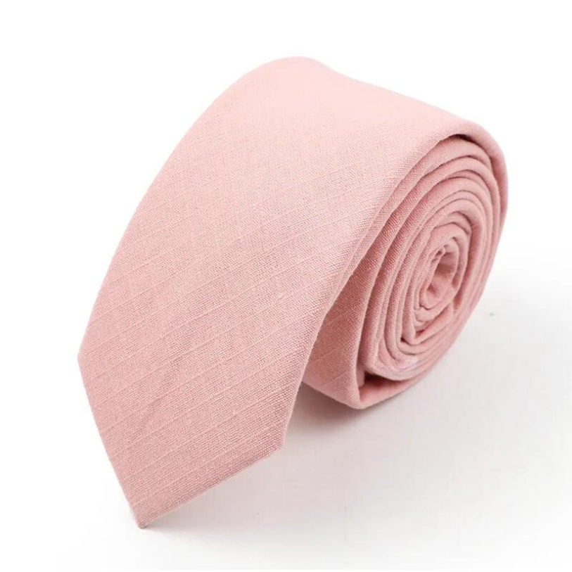 Hochzeits outfit, Bräutigam outfit, Partnerlook Hochzeit, Hochzeit, Hochzeits-Villa, Bräutigam Accessoires, Accessoires für Ihn, Krawatte, Farbenfrohe Hochzeit, Outfit für ihn, Hochzeitsgast Outfit für ihn, Krawatten aus Baumwolle, Accessoires die zusammenpassen, passende Accessoires für ihn, Bunte Hochzeit