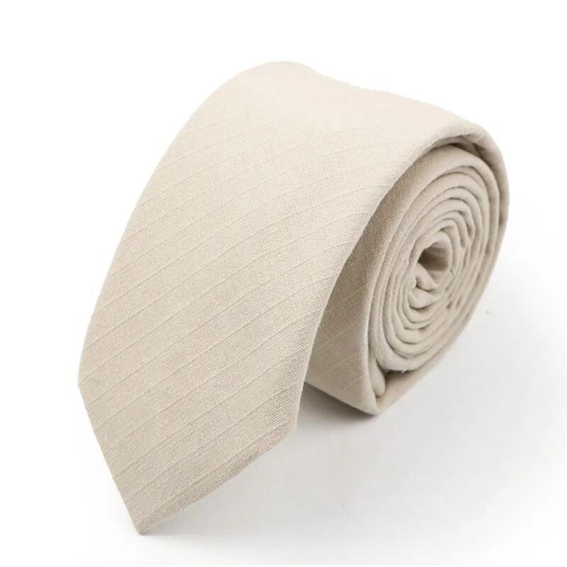 Hochzeits outfit, Bräutigam outfit, Partnerlook Hochzeit, Hochzeit, Hochzeits-Villa, Bräutigam Accessoires, Accessoires für Ihn, Krawatte, Farbenfrohe Hochzeit, Outfit für ihn, Hochzeitsgast Outfit für ihn, Krawatten aus Baumwolle, Accessoires die zusammenpassen, passende Accessoires für ihn, Bunte Hochzeit