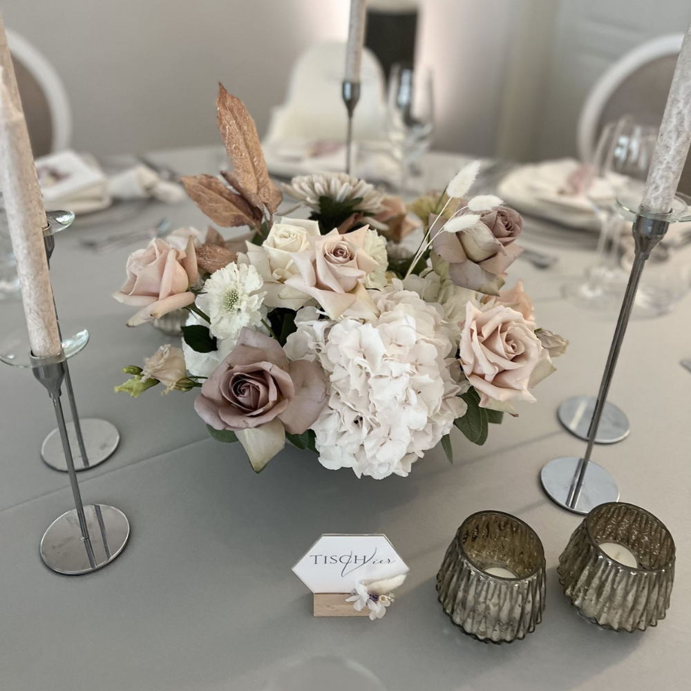 Tischnummern, Hochzeitsdeko, Hochzeitstisch, Table number, Sitzordnung, Hochzeit, Tischdeko, Tischnummer Acryl, personalisierte Tischnummer, Aufkleber, individuelles Design, Tischschild, Hochzeits-Villa, Runde Form,  Hexagon, Plexiglas, Hexagon, Tischnummern, Acrylnummern, Acryl, Holz, Hexagon Holz, Hochzeitstisch, Tischdeko, Hochzeitsvilla, gebogene Tischschilder, runde Tischnummern