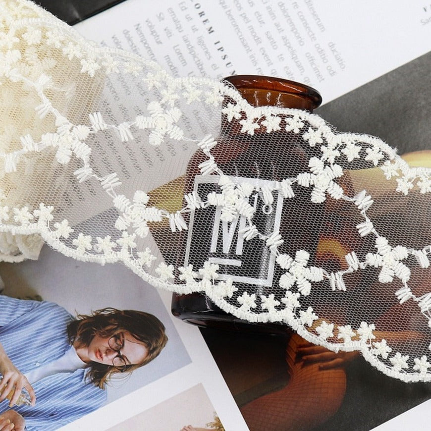 Spitzenbänder, Dekoband, Band mit Spitze, Schleifen, Hochzeitsschleife, Bänder für Einladungskarten, Dekoschleife, Stuhlschleife, Vintage Hochzeit, Geschenkband, Geschenkverpackung, Hochzeitsband, Hochzeits-Villa, Dekoration, Save the Date, Hochzeitseinladung, Romantische Bänder Schleifen, Hochzeitsspitze