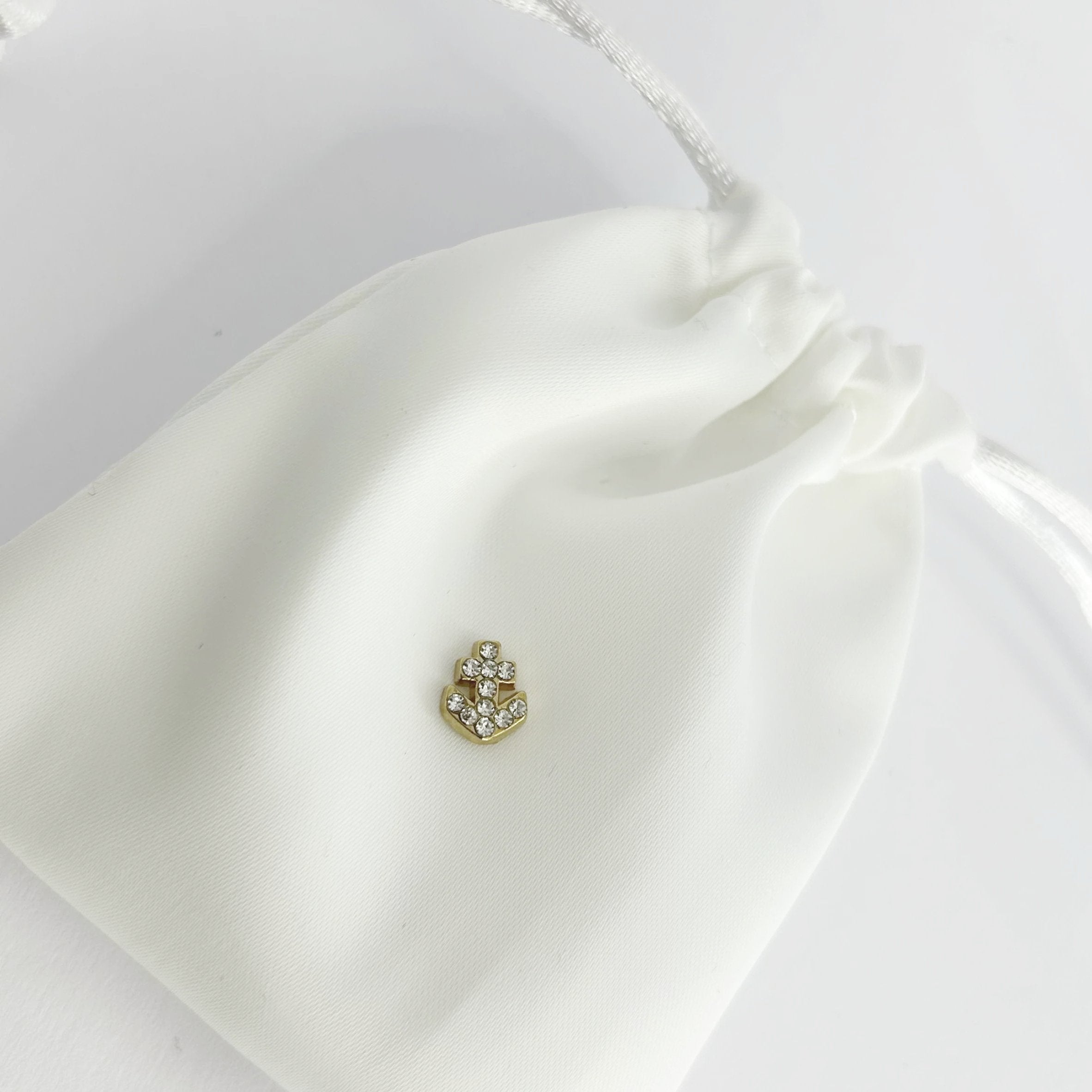 Floating Memories Medaillon, Floating Charms, Floating Medaillon, Hochzeitsmedaillon, Floating Memorys, Anker Charms, Charmes, besonderes Geschenk, Erinnerung, persönliches Schmuckstück, schwebende Kette, schwebendes Medaillon, Hochzeit, Hochzeits-Villa, Hochzeitsgeschenk, Hochzeitsschmuck,