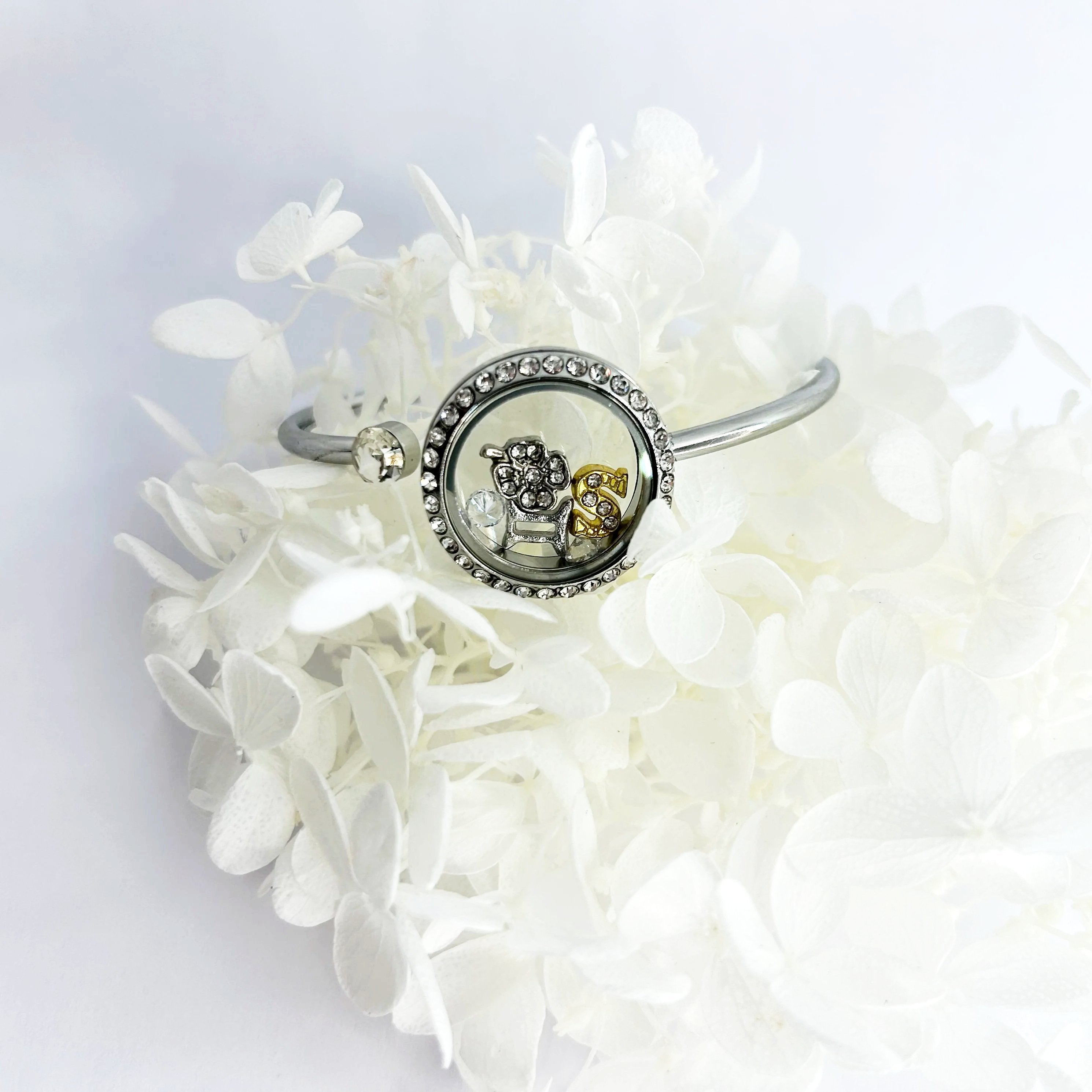 Floating Memories Medaillon, Floating Charms, Schlüsselanhänger Floating Medaillon, Hochzeitsmedaillon, Floating Memorys, Strass Medaillon, Hochzeit Charmes, besonderes Geschenk, Erinnerung, persönliches Schmuckstück, schwebende Kette, schwebendes Medaillon, Hochzeit, Hochzeits-Villa, Hochzeitsgeschenk, Hochzeitsschmuck, Wedding Charms, Geschenk, Geburtstagsgeschenk, Hochzeitstag, Muttertag, Geschenk für sie, Kleeblatt Charm