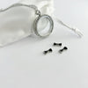 Floating Memories Medaillon, Floating Charms, Floating Medaillon, Hochzeitsmedaillon, Floating Memorys, Fliegen Charms, Charmes, Krawatten Charms, besonderes Geschenk, Erinnerung, persönliches Schmuckstück, schwebende Kette, schwebendes Medaillon, Hochzeit, Hochzeits-Villa, Hochzeitsgeschenk, Hochzeitsschmuck, Wedding Charms