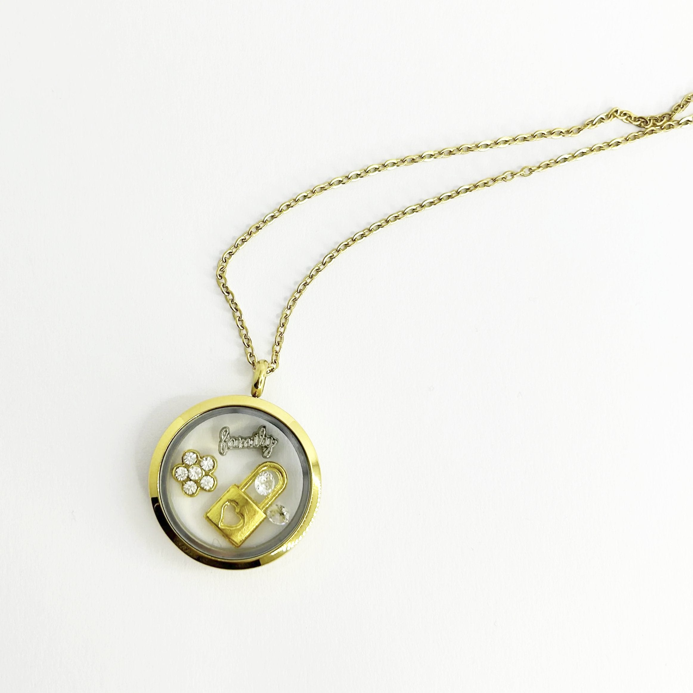 Floating Memories Medaillon, Floating Charms, Floating Medaillon, Hochzeitsmedaillon, Floating Memorys, Blumen Charms, Charmes, besonderes Geschenk, Erinnerung, persönliches Schmuckstück, schwebende Kette, schwebendes Medaillon, Hochzeit, Hochzeits-Villa, Hochzeitsgeschenk, Hochzeitsschmuck,