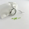 Floating Memories Medaillon, Floating Charms, Floating Medaillon, Hochzeitsmedaillon, Floating Memorys, Diamant Charms, Charmes, besonderes Geschenk, Erinnerung, persönliches Schmuckstück, schwebende Kette, schwebendes Medaillon, Hochzeit, Hochzeits-Villa, Hochzeitsgeschenk, Hochzeitsschmuck, Wedding Charms, Geburtsstein, Monatsstein