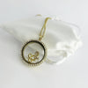 Floating Memories Medaillon, Floating Charms, Floating Medaillon, Hochzeitsmedaillon, Floating Memorys, Schleife Charms, Charmes, Geschenk Charms, besonderes Geschenk, Erinnerung, persönliches Schmuckstück, schwebende Kette, schwebendes Medaillon, Hochzeit, Hochzeits-Villa, Hochzeitsgeschenk, Hochzeitsschmuck, 