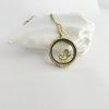 Floating Memories Medaillon, Floating Charms, Floating Medaillon, Hochzeitsmedaillon, Floating Memorys, Schleife Charms, Charmes, Geschenk Charms, besonderes Geschenk, Erinnerung, persönliches Schmuckstück, schwebende Kette, schwebendes Medaillon, Hochzeit, Hochzeits-Villa, Hochzeitsgeschenk, Hochzeitsschmuck, 