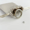 Floating Memories Medaillon, Floating Charms, Floating Medaillon, Hochzeitsmedaillon, Floating Memorys, Buchstaben Charms, ABC Charms, Alphabet Charms, Charmes, besonderes Geschenk, Erinnerung, persönliches Schmuckstück, schwebende Kette, schwebendes Medaillon, Hochzeit, Hochzeits-Villa, Hochzeitsgeschenk, Hochzeitsschmuck,