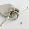Floating Memories Medaillon, Floating Charms, Floating Medaillon, Hochzeitsmedaillon, Floating Memorys, Buchstaben Charms, ABC Charms, Alphabet Charms, Charmes, besonderes Geschenk, Erinnerung, persönliches Schmuckstück, schwebende Kette, schwebendes Medaillon, Hochzeit, Hochzeits-Villa, Hochzeitsgeschenk, Hochzeitsschmuck,