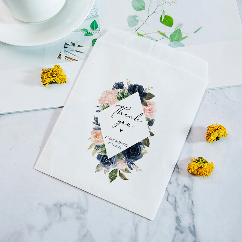Streublumen Tüten, Blumentüten Hochzeit, Blüten Konfetti, personalisierte Blumentüten, Papiertüten, Candybar deko, Candy Bar, Hochzeit, Trauung, Blumenmädchen, Hochzeitsfeier, Auszug, Trockenblumen, Reis werfen, Blumen werfen, Hochzeits-Villa, Hochzeitsbox, Papiertaschen, Süßigkeitentüten, Gastgeschenk, 
