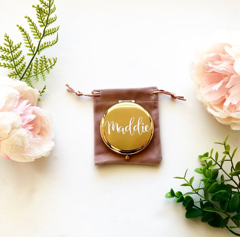 personalisierter Handspiegel, Taschenspiegel bedruckt, Brautjungfern Geschenk, Spiegel, Handtaschenspiegel, Spiegel mit Namen, Spiegel mit Gravur, Spiegel mit geschekverpackung, Samt Beutel, Blumenmädchen Geschenk, Hochzeits-Villa, Make Up Spiegel, 