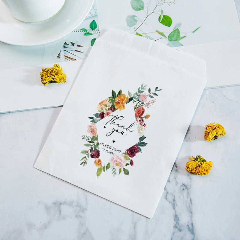Streublumen Tüten, Blumentüten Hochzeit, Blüten Konfetti, personalisierte Blumentüten, Papiertüten, Candybar deko, Candy Bar, Hochzeit, Trauung, Blumenmädchen, Hochzeitsfeier, Auszug, Trockenblumen, Reis werfen, Blumen werfen, Hochzeits-Villa, Hochzeitsbox, Papiertaschen, Süßigkeitentüten, Gastgeschenk, 