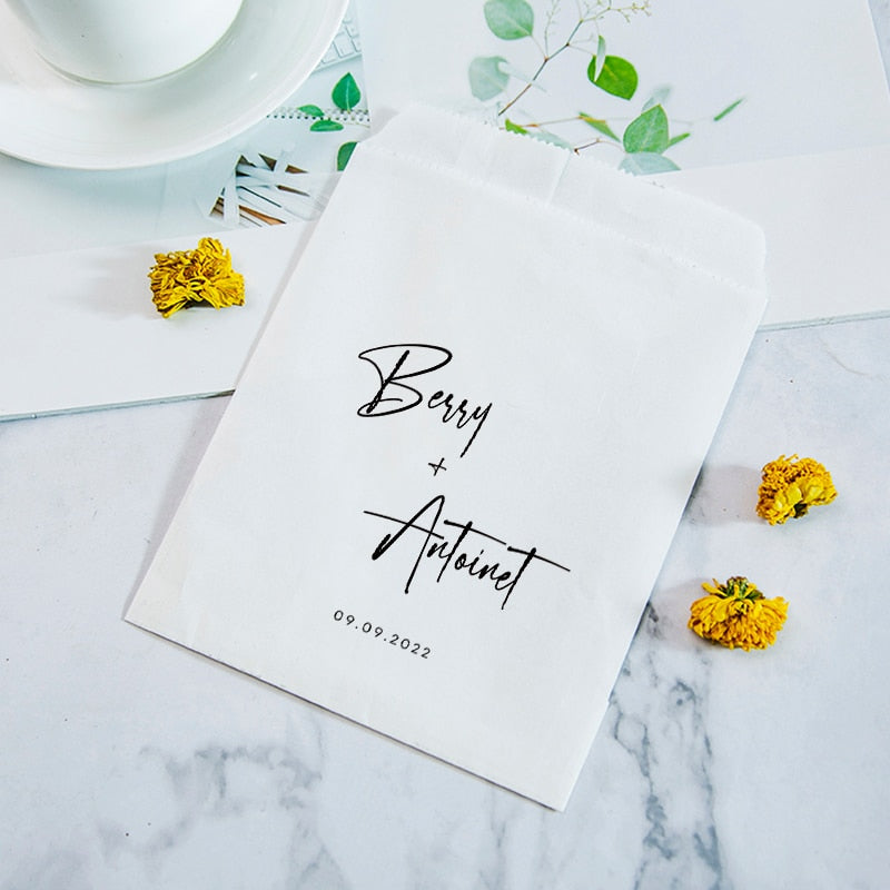 Streublumen Tüten, Blumentüten Hochzeit, Blüten Konfetti, personalisierte Blumentüten, Papiertüten, Candybar deko, Candy Bar, Hochzeit, Trauung, Blumenmädchen, Hochzeitsfeier, Auszug, Trockenblumen, Reis werfen, Blumen werfen, Hochzeits-Villa, Hochzeitsbox, Papiertaschen, Süßigkeitentüten, Gastgeschenk, 