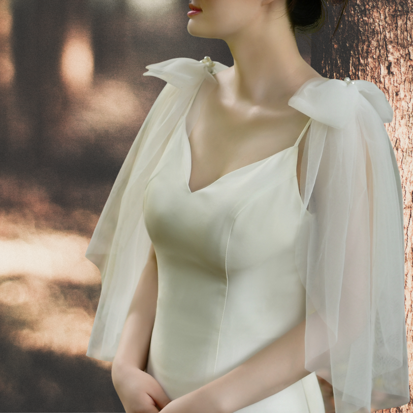 Stola, Perlen, Brautjacke, Tüllschleife, Brautbolero, Tüll Bolero,  Brautaccessoire, Brautkleid Accessoire, Cape, Stola weiß, Bolero weiß, Ivory, Stola schwarz, Off white, Schal, Braut schal, Brautcape, Brautkleid extras, Hochzeit, Hochzeits-Villa, Brautkleidärmel, Brautkleidflügel, Flügelschleier, Schleier Schultern, Tüllschleier, abnehmbare Ärmel Brautkleid, Kleidaccessoires, Hochzeitsaccessoire, champanger, roter Schleier, schwarzer Schleier, glitzer Schleier, Ärmelschleier, Schleier lang, 