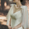 Stola, Perlen, Brautjacke, Tüllschleife, Brautbolero, Tüll Bolero,  Brautaccessoire, Brautkleid Accessoire, Cape, Stola weiß, Bolero weiß, Ivory, Stola schwarz, Off white, Schal, Braut schal, Brautcape, Brautkleid extras, Hochzeit, Hochzeits-Villa, Brautkleidärmel, Brautkleidflügel, Flügelschleier, Schleier Schultern, Tüllschleier, abnehmbare Ärmel Brautkleid, Kleidaccessoires, Hochzeitsaccessoire, champanger, roter Schleier, schwarzer Schleier, glitzer Schleier, Ärmelschleier, Schleier lang, 