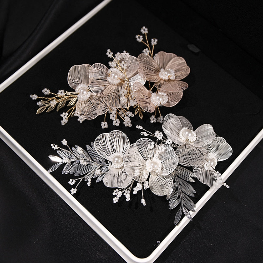 Brautschmuck, Haarschmuck, Hochzeitsfrisur, Haarspange Hochzeit, Perlen, Brauthaarschmuck, Schmuckkamm, Haarranke, Flechtfrisur,  Haarnadeln, romantischer Haarschmuck, eleganter Haarschmuck, Haarrebe, Kopfschmuck, Blumenschmuck, Rosegold, Silber, Gold, Draht, lang, breit, Haarkette, Blütenranke, Hochzeits-Villa, Brautaccessoire, Hochzeits accessoire, Braut, Hochzeit