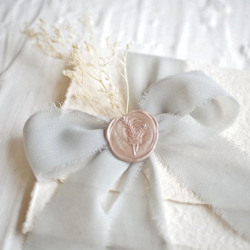 Seidenbänder,Chiffon Band, ausgefranste Bänder, Schleifen, Seide, Hochzeitsschleife, Blaues Band, Bänder für Einladungskarten, Dekobans, Dekoschleife, Stuhlschleife, Satinbnd, Geschenkband, Fransenband, Geschenkverpackung, Hochzeitsband, Mauve Band, Petroll Band, Hhochzeits-Villa, Dekoration,  Save the Date, Hochzeitseinladung.