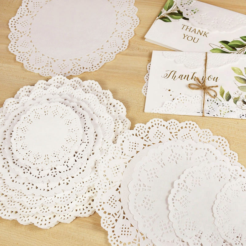 Streublumen Tüten, Spitztüten, Blumentüten Hochzeit, Blüten Konfetti, personalisierte Blumentüten, Papiertüten, Candybar deko, Candy Bar, Papierkegel, bedruckte Blütenkonfetti, Hochzeit, Trauung, Blumenmädchen, Braut, Bräutigam, Brautpaar, Hochzeitsfeier, Auszug, Trockenblumen, auszug Hochzeit, Reis werfen, Blumen werfen, Hochzeits-Villa, Hochzeitsbox,  Tortendeckchen, Tortenspitze, Spitzdeckchen, 