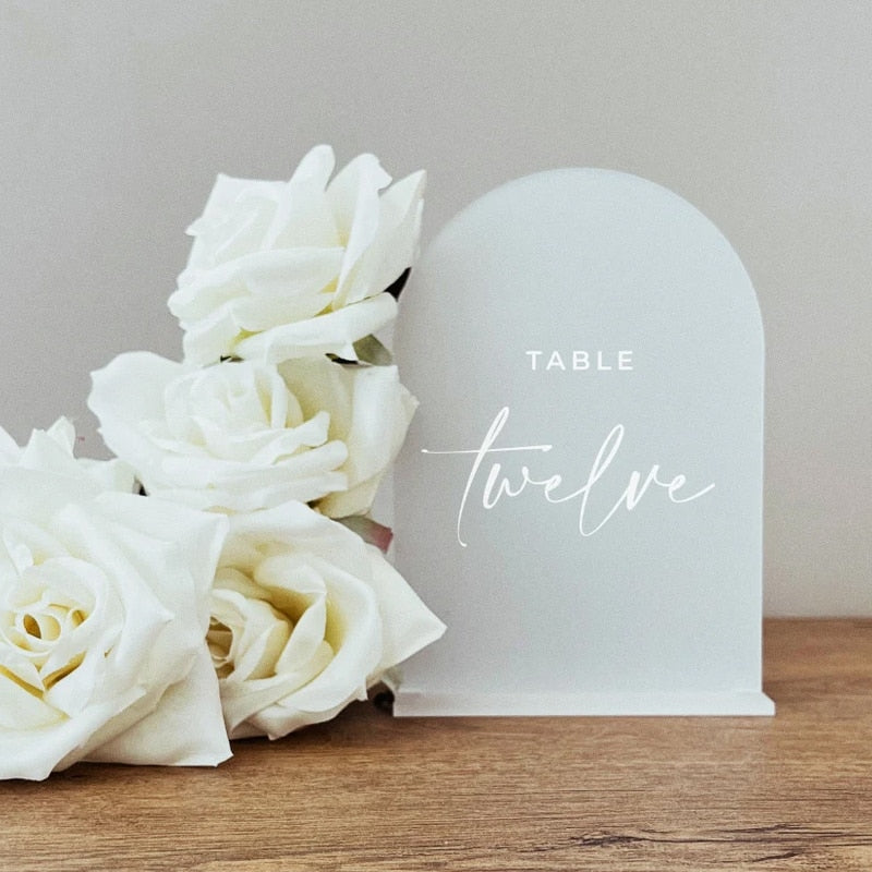 Tischnummern, Hochzeitsdeko, Hochzeitstisch, Table number, Sitzordnung, Hochzeit, Tischdeko, Tischnummer frostet, Acryl, personalisierte Tischnummer, Aufkleber, individuelles Design, Tischschild, Hochzeits-Villa, Runde Form, 