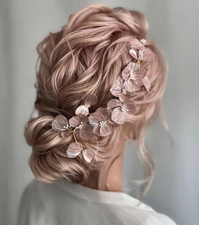 Brautschmuck, Haarschmuck, Hochzeitsfrisur, Haarspange Hochzeit, Perlen, Brauthaarschmuck, Schmuckkamm, Haarranke, Flechtfrisur,  Haarnadeln, romantischer Haarschmuck, eleganter Haarschmuck, Haarrebe, Kopfschmuck, Blumenschmuck, Rosegold, Silber, Gold, Draht, lang, breit, Haarkette, Blütenranke, Hochzeits-Villa, Brautaccessoire, Hochzeits accessoire, Braut, Hochzeit