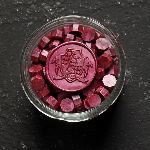 Wachsstempel, Schokoladenstempel, Siegel, Siegelwachs, Hochzeitssiegel, Decor, Einladungstempel, Einladung basteln, Hochzeitseinladung, Wachssiegel, Logo, Design, Hochzeits-Villa, Wachs, Wachs Bernstein, Wachs Perlmut, transparent Wachs, durchsichtige Wachsstempel, Goldenes Wachs, farbiges Wachs