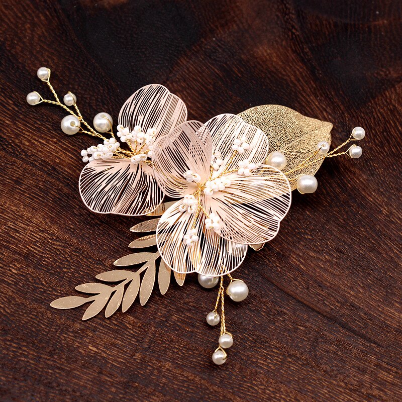 Brautschmuck, Haarschmuck, Hochzeitsfrisur, Haarspange Hochzeit, Perlen, Brauthaarschmuck, Schmuckkamm, Haarranke, Flechtfrisur,  Haarnadeln, romantischer Haarschmuck, eleganter Haarschmuck, Haarrebe, Kopfschmuck, Blumenschmuck, Rosegold, Silber, Gold, Draht, lang, breit, Haarkette, Blütenranke, Hochzeits-Villa, Brautaccessoire, Hochzeits accessoire, Braut, Hochzeit