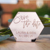 Hexagon Spiegel, Save the Date Spiegel, Einladung Hochzeit, Acryl Hexagon, personalisierte Gravur, individuelle Hochzeitseinladung, Hochzeit, Hochzeits-Villa, Kühlschrankmagnet, Einladung mit Magnet, 