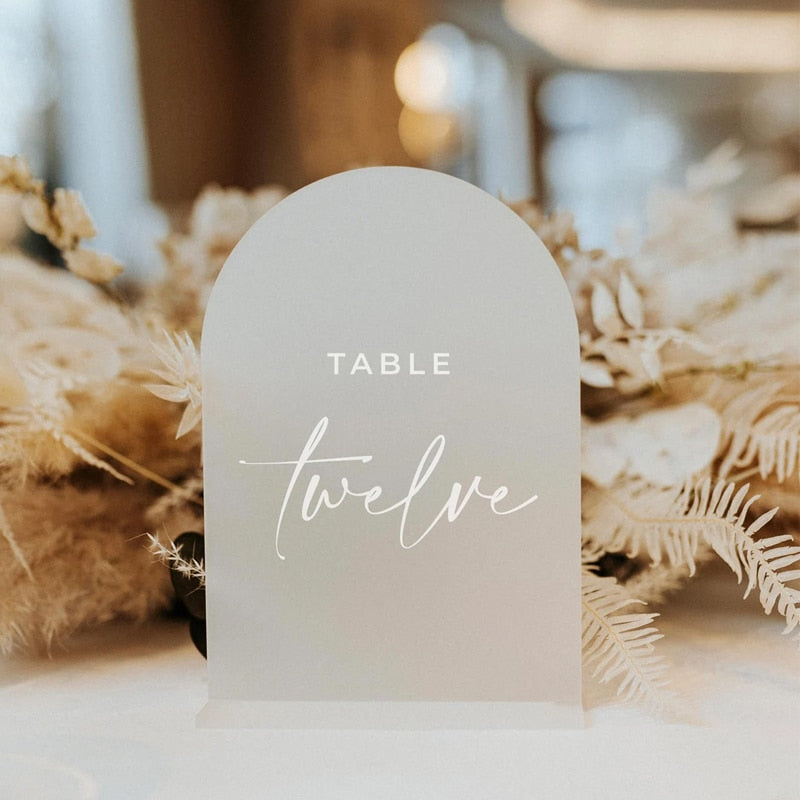Tischnummern, Hochzeitsdeko, Hochzeitstisch, Table number, Sitzordnung, Hochzeit, Tischdeko, Tischnummer frostet, Acryl, personalisierte Tischnummer, Aufkleber, individuelles Design, Tischschild, Hochzeits-Villa, Runde Form, 